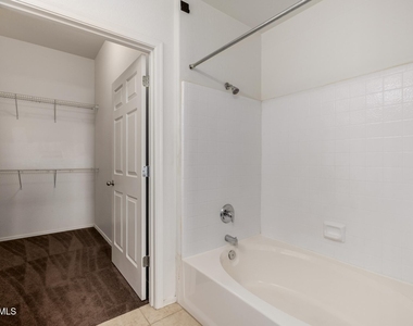 14575 W Mountain View Boulevard - Photo Thumbnail 15