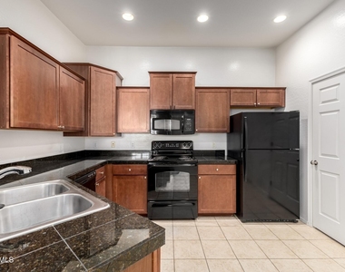 14575 W Mountain View Boulevard - Photo Thumbnail 11