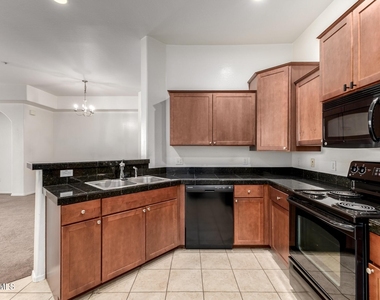 14575 W Mountain View Boulevard - Photo Thumbnail 9