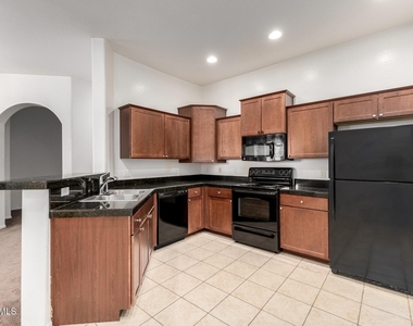 14575 W Mountain View Boulevard - Photo Thumbnail 10