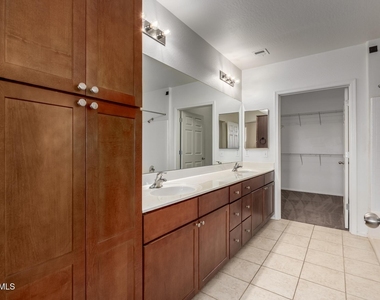 14575 W Mountain View Boulevard - Photo Thumbnail 17