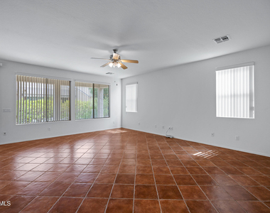 42406 W Falling Star Drive - Photo Thumbnail 3