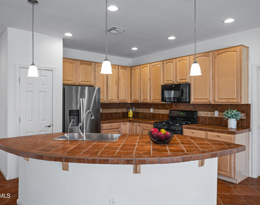 42406 W Falling Star Drive - Photo Thumbnail 5