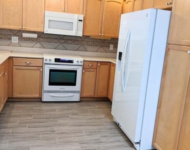 7733 E Columbine Way - Photo Thumbnail 11