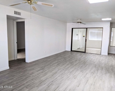 7733 E Columbine Way - Photo Thumbnail 3