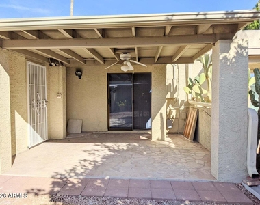 7733 E Columbine Way - Photo Thumbnail 16