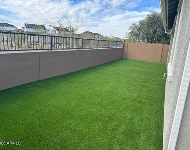 8911 W Solano Drive - Photo Thumbnail 33