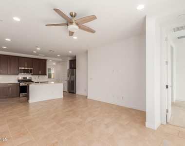 8911 W Solano Drive - Photo Thumbnail 9
