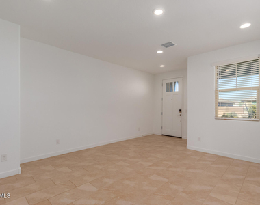 8911 W Solano Drive - Photo Thumbnail 5