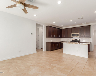 8911 W Solano Drive - Photo Thumbnail 8