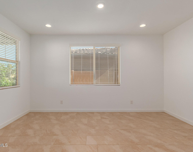 8911 W Solano Drive - Photo Thumbnail 6