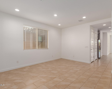 8911 W Solano Drive - Photo Thumbnail 4