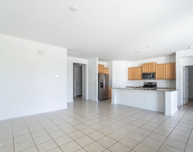 36426 N Tatonga Trail - Photo Thumbnail 4