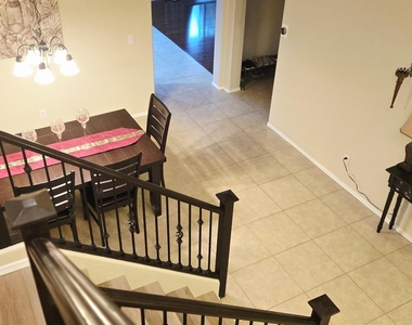121 W Hackberry Drive - Photo Thumbnail 4