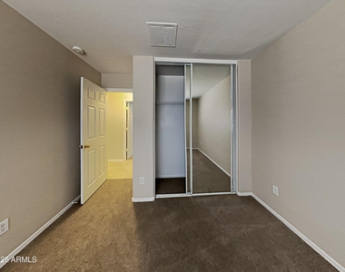 1563 S 225th Lane - Photo Thumbnail 8