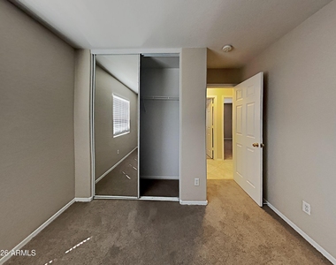 1563 S 225th Lane - Photo Thumbnail 6