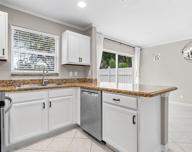 4303 Nw 1st Drive - Photo Thumbnail 11