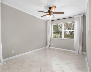 4303 Nw 1st Drive - Photo Thumbnail 15