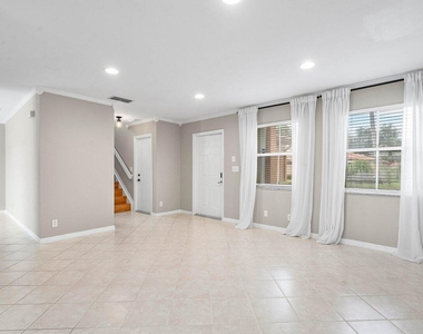 4303 Nw 1st Drive - Photo Thumbnail 5