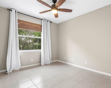4303 Nw 1st Drive - Photo Thumbnail 20