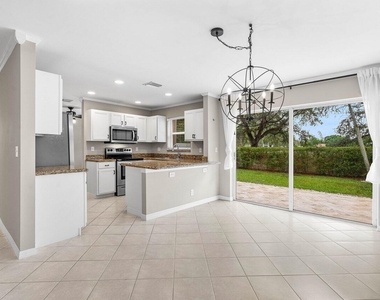 4303 Nw 1st Drive - Photo Thumbnail 8
