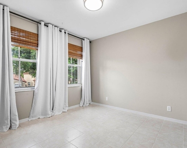 4303 Nw 1st Drive - Photo Thumbnail 18