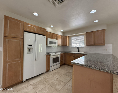 254 E Auburn Drive - Photo Thumbnail 17