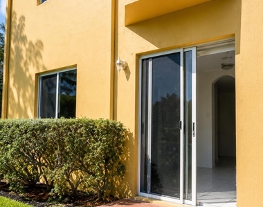 925 Ne 34 Avenue - Photo Thumbnail 8