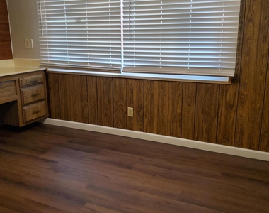 2650 W Union Hills Drive - Photo Thumbnail 12
