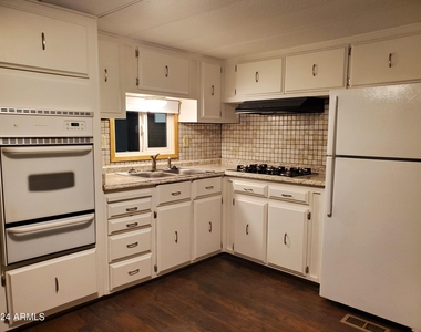2650 W Union Hills Drive - Photo Thumbnail 4
