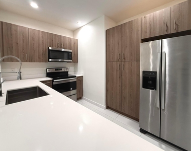 1030 Crystal Way - Photo Thumbnail 3