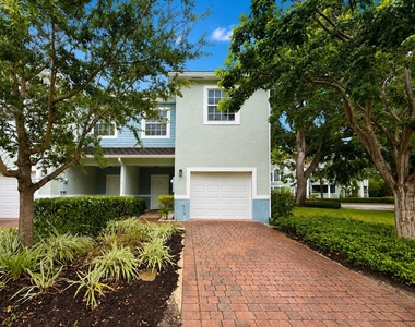 1030 Crystal Way - Photo Thumbnail 16