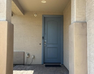 7712 S 36th Way - Photo Thumbnail 3