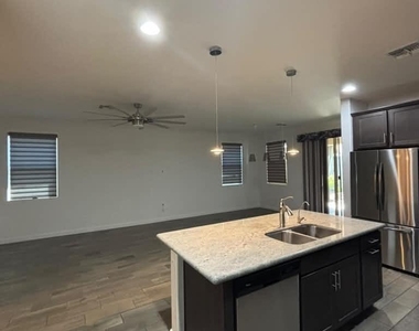 7712 S 36th Way - Photo Thumbnail 4