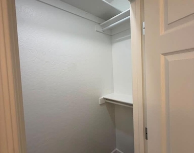 7712 S 36th Way - Photo Thumbnail 21