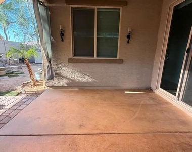 7712 S 36th Way - Photo Thumbnail 10