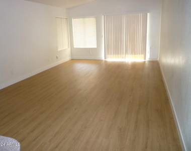 9139 W Canyon Drive - Photo Thumbnail 2