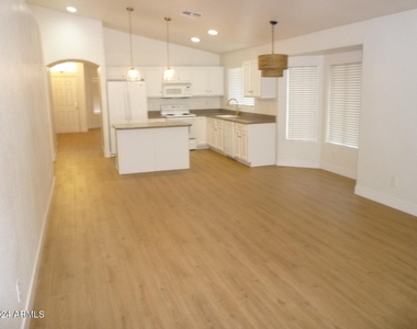 9139 W Canyon Drive - Photo Thumbnail 4