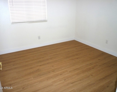 9139 W Canyon Drive - Photo Thumbnail 11