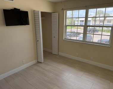 1512 Se Royal Green Circle - Photo Thumbnail 4