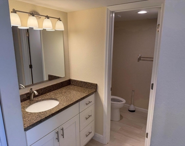 1512 Se Royal Green Circle - Photo Thumbnail 6