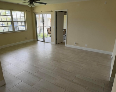 1512 Se Royal Green Circle - Photo Thumbnail 3