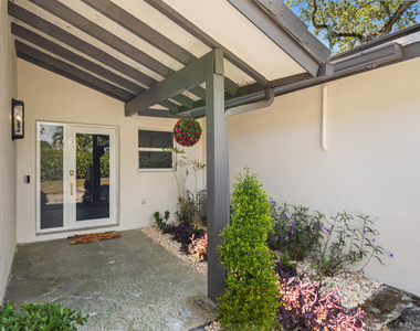 1050 Sw 1st Street - Photo Thumbnail 2