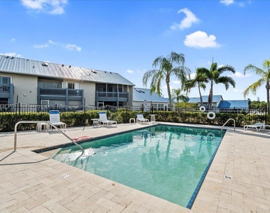 1481 Ne 14th Court - Photo Thumbnail 20