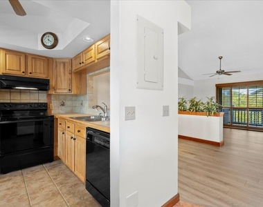 1481 Ne 14th Court - Photo Thumbnail 4