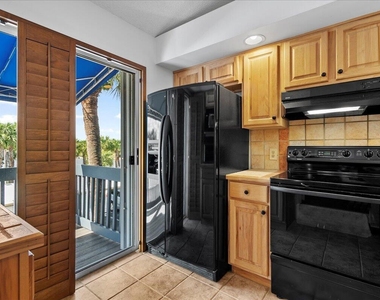 1481 Ne 14th Court - Photo Thumbnail 6