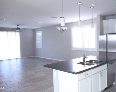 11554 W Lone Tree Trail - Photo Thumbnail 7