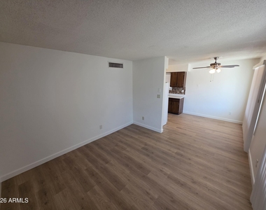 3850 W Caribbean Lane - Photo Thumbnail 10
