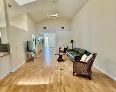 6008 Se Walkers Cay Court - Photo Thumbnail 10