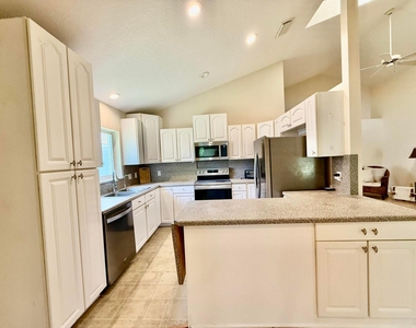 6008 Se Walkers Cay Court - Photo Thumbnail 4